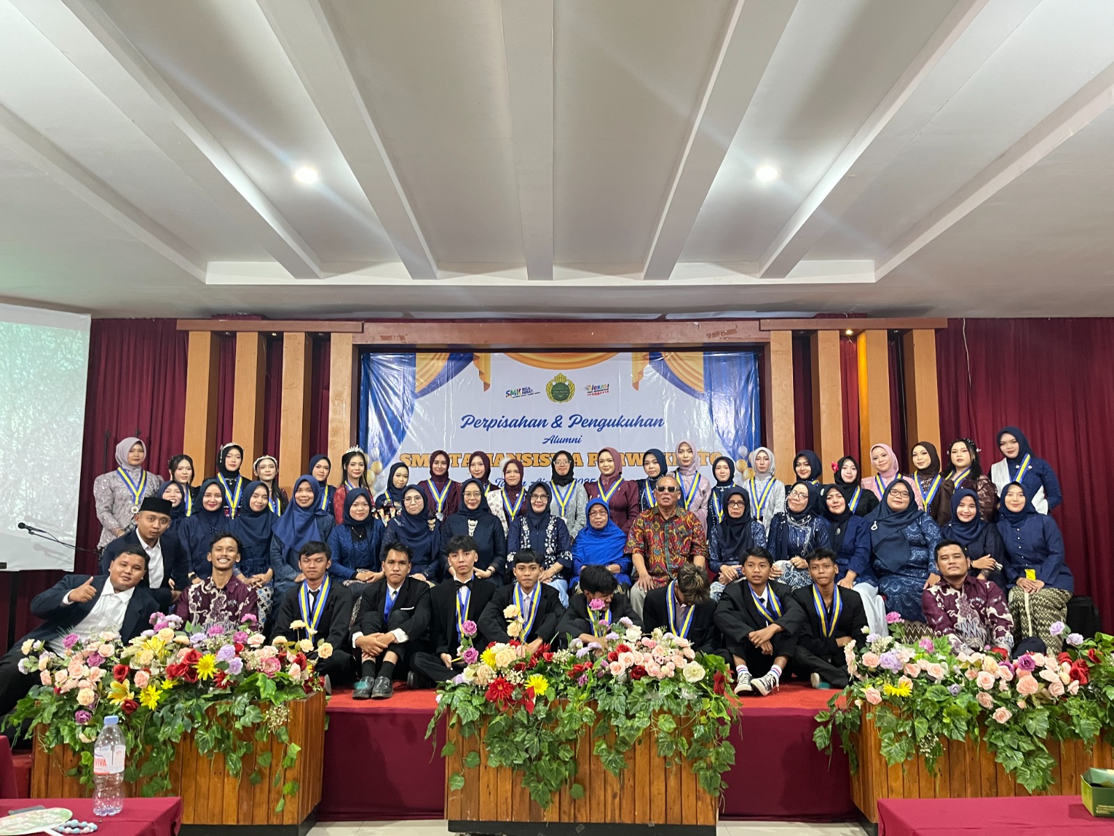 Dokumentasi Pelepasan Siswa Kelas XII SMK Tamansiswa Purwokerto 2025/2026 2