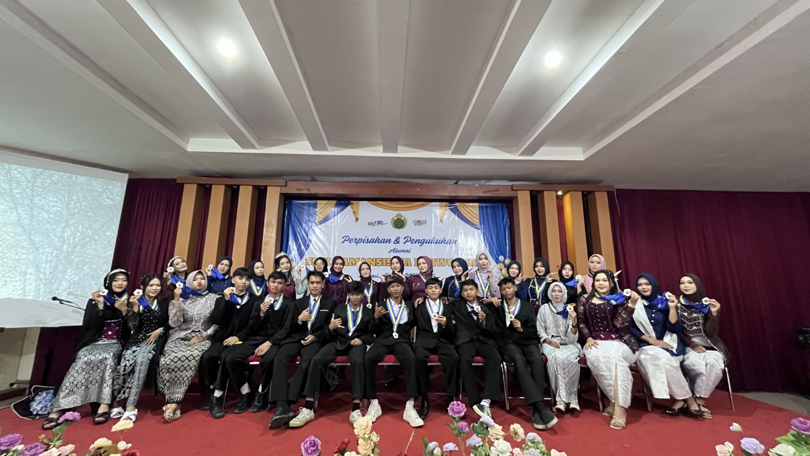 Dokumentasi Pelepasan Siswa Kelas XII SMK Tamansiswa Purwokerto 2025/2026 1